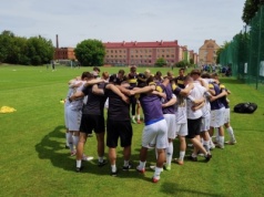 Olimpia z uśmiechem, bo wygrywa, choć to tylko sparing [ Olimpia ]