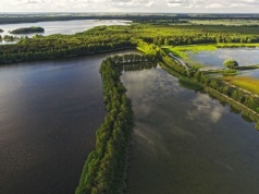 285 stawów obok siebie. "Perła" Dolnego Śląska zachwyca krajobrazem