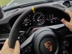 Polski kierowca nie miał szans. Przy 200 km/h BMW wjeżdża w jego Porsche na Nurburgringu