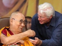 Dalajlama XIV świętuje 90. urodziny. Wśród gości Richard Gere