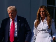 Wyszło niezgrabnie. Donald Trump chciał pocałunku. Reakcja Melanii zdumiewa