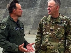 Amerykańska wizyta w polskiej bazie F-16