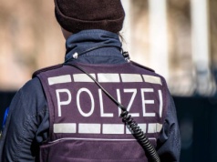 39-letni Polak oszalał na niemieckim dworcu. Groził ludziom, niszczył radiowozy i rzucał kamieniami