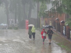 Gigantyczne ulewy nad Polską. Poziom wody w rzekach wzrośnie. Synoptycy alarmują
