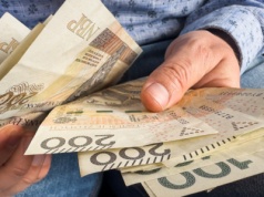 Nawet 70 tys. zł odprawy dla pracownika. Firmy muszą wypłacić te świadczenia