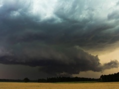 Burze z gradem i wichurą nad Sądecczyzną. Obowiązuje drugi stopień zagrożenia!