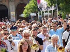 Muzyczna parada przeszła przez Rynek Główny [ZDJĘCIA]
