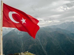 Turcja gasi demokrację, ale broni granic. Erdogan rozgrywa Europę