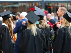 Czy AI zrobi za mnie projekt? Jak uczelnie i studenci podchodzą do sztucznej inteligencji