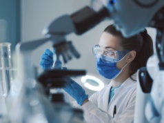 Microsoft ujawnił, wyniki zdumiewają. AI diagnozuje trafniej i taniej niż lekarze