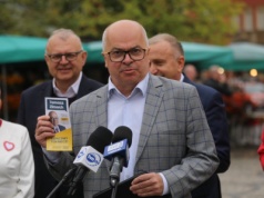 Poseł Polski 2050 został zawieszony. Wcześniej krytykował Hołownię za spotkanie u Bielana