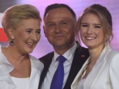 Telewizja Republika zrobiła materiał o weselu Kingi Dudy i... POKAZAŁA ŚLUBE ZDJĘCIA panny młodej!