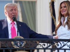 Kamera wszystko uchwyciła. Tak Melania zareagowała na czułości Trumpa