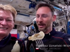 Sławosz Uznański - Wiśniewski zajadał się polskimi pierogami w przestrzeni kosmicznej