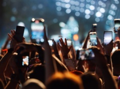 Idziesz na koncert i mówią: płać za plecak. UOKiK mówi: dość tego