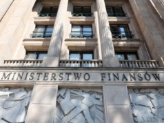 Wojny nikotynowe. Ministerstwo Finansów odpowiada na pytania o paraliż rynku e-papierosów