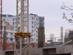Umowy deweloperskie będą lepiej chronić nabywców domów i mieszkań. Sejm zmienia przepisy