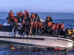 Uratowani migranci trafią na popularną wśród turystów wyspę w Grecji