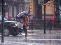 Niż znad Bałkanów przyniesie Polsce ulewy. IMGW wydał alerty