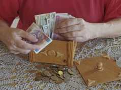 Nawet 200 zł więcej. Rząd chce przeliczać zaniżone emerytury bez wniosków