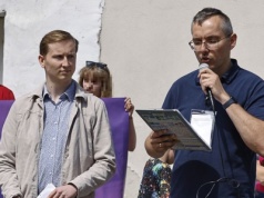Narodowcy straszą gminę Świdnica imigrantami. Wójt: nikt nigdy nie pytał nas o miejsce na ośrodki dla uchodźców