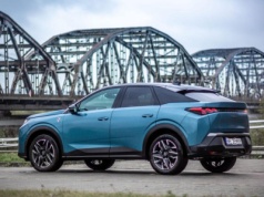 Najdroższy, hybrydowy Peugeot 3008. Ile kosztuje wersja na wypasie?