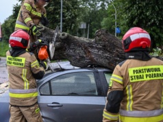 Burze zrywały linie energetyczne i niszczyły domy. Są ofiary uderzenia piorunów