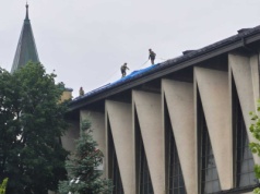 Nawałnica uszkodziła część dachu na kościele św. Jakuba w Brzesku – 'Mieszkańcy w wiaderkach znosili wodę’