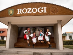 Przystanki autobusowe zamieniły się w galerię sztuki