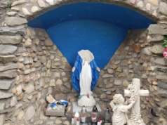 Przyłęk. Wandale zniszczyli figurkę Matki Boskiej? [ZDJĘCIA]