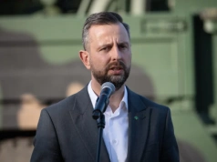Burza wokół migrantów. Kosiniak-Kamysz w Sejmie uderza w PiS