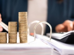 Pracodawcy dają podwyżki na B2B. Na etacie pensje nie rosną