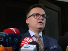 Szymon Hołownia za chwilę może zostać sam. Kolejna rezygnacja w Polsce 2050