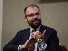 Poseł PiS pracuje nad nową konstytucją. Chce większej władzy prezydenta