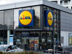 Eleganckie i skórzane - te klapki z Lidla za 59,90 zł robią furorę. Lasocki z podobnymi
