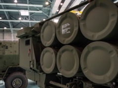 USA wznowiły dostawy broni do Kijowa: na Ukrainę trafiły pociski kalibru 155 mm i rakiety taktyczne GMLRS