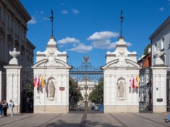 4 dni zajęć w tygodniu, własne projekty i wkład do gospodarki. Oto edukacja wyższa przyszłości