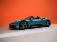 Nowy MC wchodzi na imprezę. To Maserati ma dziwną nazwę i V6