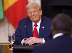 Wpadka Trumpa: Pochwalił angielszczyznę prezydenta kraju, w którym angielski jest językiem oficjalnym