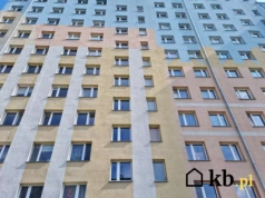 Szara rzeczywistość bloków z wielkiej płyty. Zimno, hałas, brak prywatności. A jednak wciąż ktoś tu mieszka