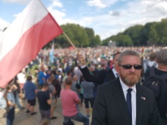 Po skandalicznych słowach Grzegorza Brauna dziennikarz Radia Wnet przerwał wywiad z politykiem