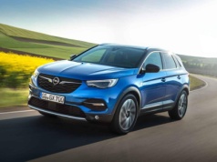 Używany Opel Grandland X z silnikiem Diesla. Krajowe ogłoszenia do 65.000 zł