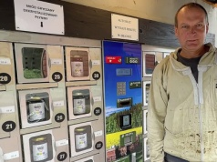 Miodomat pod Olsztynem. Rozmawialiśmy z rolnikiem, który go postawił. 