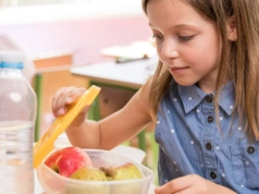 Koniec chipsów i kawy w szkołach? Nowe „rozporządzenie sklepikowe” już w konsultacjach