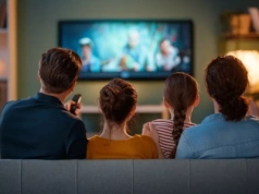 Polacy unikają reklam telewizyjnych jak ognia. Podczas bloków wybierają smartfona