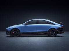 Hyundai Ioniq 6 N pokazuje pazur debiutując w Goodwood