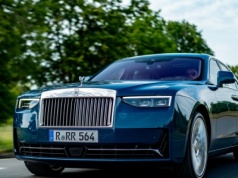 Rolls-Royce Ghost miał być tanim autem. To nie jest samochód dla milionera
