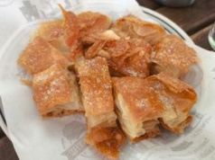 Zamówiłam w Grecji tradycyjną bougatsę. Gdy zobaczyłam, jak powstaje, oniemiałam
