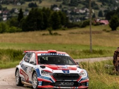 Valvoline Rajd Małopolski 2025: Liderzy nie zwalniają