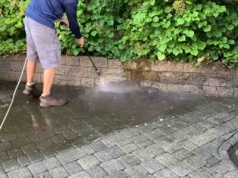 Kostkę brukową czyszczę tylko tym. Zamienia chwasty w proch
